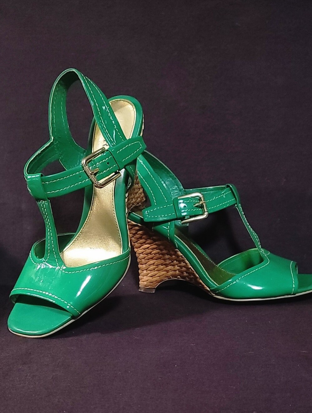 Franco Sarto Green Patent Leather T-Strap Wedge Sandals Sz 7.5